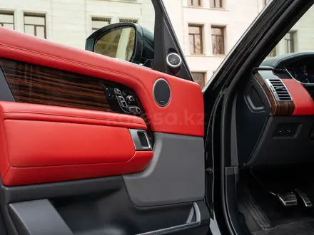 Land Rover Range Rover 2018 года за 43 000 000 тг. в Алматы – фото 11