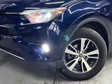 Toyota RAV4 2018 года за 11 600 000 тг. в Актобе – фото 2