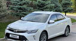 Toyota Camry 2017 года за 13 400 000 тг. в Шымкент