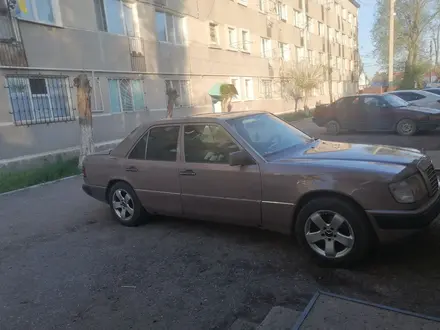 Mercedes-Benz E 220 1993 года за 1 500 000 тг. в Тараз – фото 5