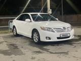 Toyota Camry 2010 года за 7 200 000 тг. в Шымкент – фото 2