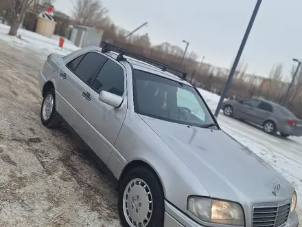 Mercedes-Benz C 200 1997 года за 2 100 000 тг. в Астана – фото 2