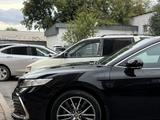Toyota Camry 2021 года за 15 700 000 тг. в Астана – фото 2