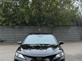 Toyota Camry 2021 года за 15 700 000 тг. в Астана