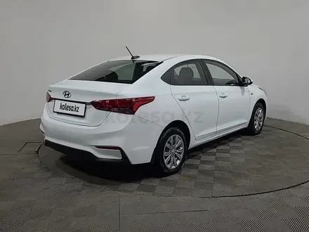 Hyundai Solaris 2018 года за 5 390 000 тг. в Алматы – фото 5