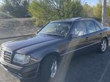 Mercedes-Benz E 220 1994 года за 2 200 000 тг. в Талдыкорган