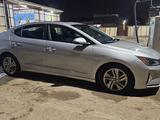Hyundai Elantra 2020 года за 5 200 000 тг. в Уральск – фото 2