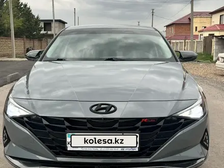 Hyundai Elantra 2021 года за 9 620 000 тг. в Астана