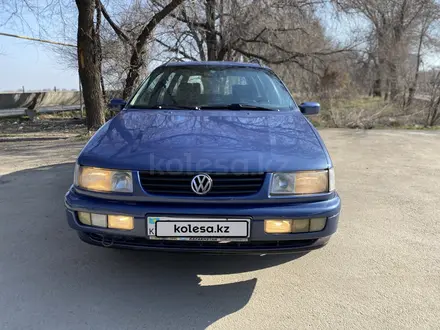 Volkswagen Passat 1996 года за 1 300 000 тг. в Алматы – фото 2