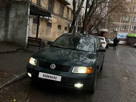 Volkswagen Passat 1998 года за 1 890 000 тг. в Караганда – фото 2