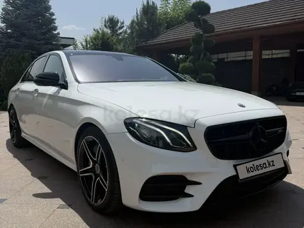 Mercedes-Benz E 400 2018 года за 28 000 000 тг. в Алматы