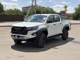 Toyota Hilux 2025 года за 32 400 000 тг. в Уральск – фото 2