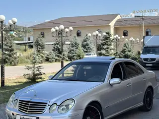 Mercedes-Benz E 320