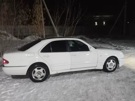 Mercedes-Benz E 230 1998 года за 2 500 000 тг. в Актобе – фото 2