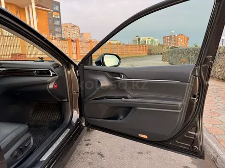 Toyota Camry 2019 года за 14 990 000 тг. в Павлодар – фото 19