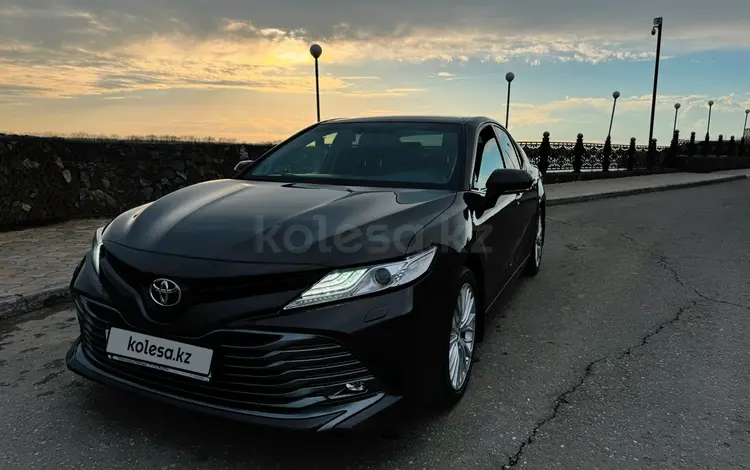 Toyota Camry 2019 года за 14 990 000 тг. в Павлодар