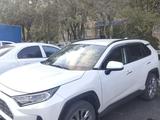 Toyota RAV4 2019 года за 13 000 000 тг. в Караганда