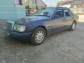 Mercedes-Benz E 230