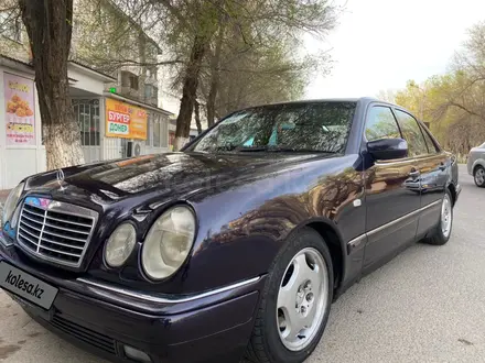 Mercedes-Benz E 320 1998 года за 3 300 000 тг. в Аса – фото 2