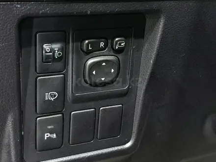 Toyota Land Cruiser Prado 2016 года за 18 590 000 тг. в Астана – фото 18