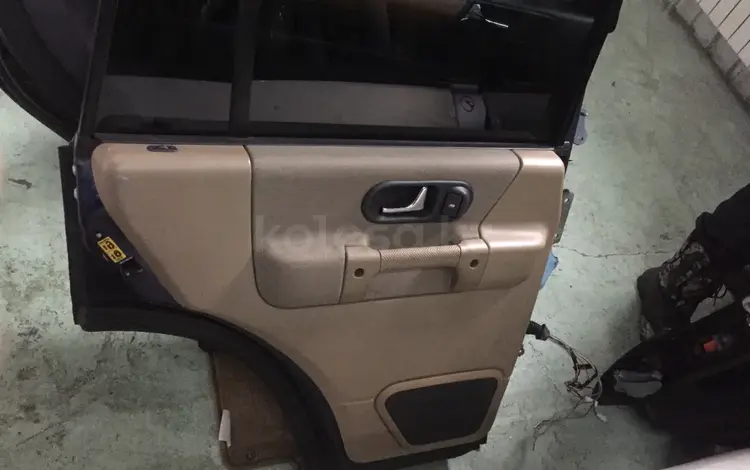 Обшивка двери задняя левая на Land Rover Discovery.67640-00025 за 1 000 тг. в Алматы