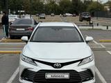 Toyota Camry 2021 года за 17 500 000 тг. в Астана