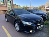 Toyota Camry 2014 года за 11 990 000 тг. в Астана – фото 2