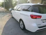 Kia Carnival 2015 года за 9 700 000 тг. в Жаркент – фото 2