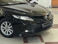 Toyota Camry 2018 года за 10 500 000 тг. в Шымкент – фото 2