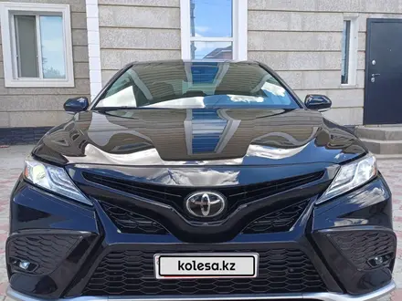 Toyota Camry 2020 года за 9 700 000 тг. в Жанаозен