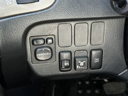 Toyota Avensis Verso 2004 года за 4 750 000 тг. в Атырау – фото 14