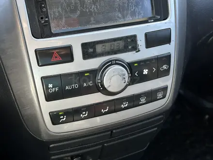 Toyota Avensis Verso 2004 года за 4 750 000 тг. в Атырау – фото 19
