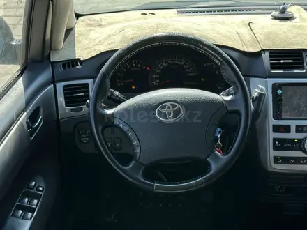 Toyota Avensis Verso 2004 года за 4 750 000 тг. в Атырау – фото 6