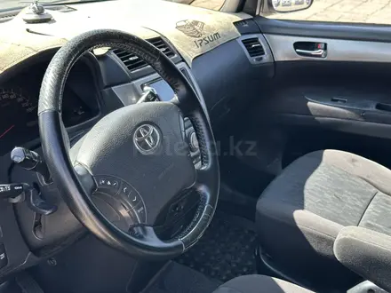 Toyota Avensis Verso 2004 года за 4 750 000 тг. в Атырау – фото 12