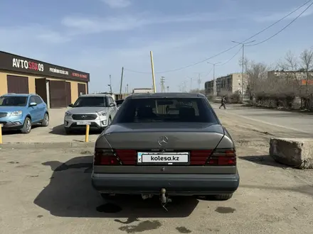 Mercedes-Benz E 250 1989 года за 1 500 000 тг. в Сатпаев – фото 4