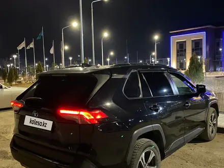Toyota RAV4 2021 года за 11 500 000 тг. в Актау – фото 4