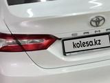Toyota Camry 2019 года за 11 500 000 тг. в Семей – фото 2