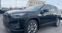 Toyota RAV4 Luxe+ 2023 года за 22 250 000 тг. в Атырау – фото 2