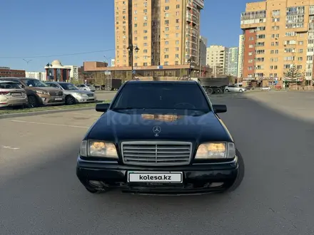Mercedes-Benz C 180 1995 года за 1 800 000 тг. в Астана