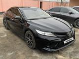 Toyota Camry 2018 года за 13 500 000 тг. в Актау – фото 3