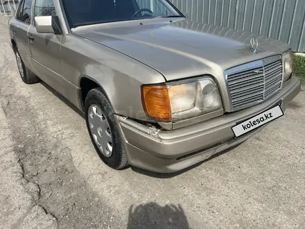 Mercedes-Benz E 260 1990 года за 1 150 000 тг. в Алматы – фото 3