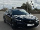 Toyota Camry 2021 годаүшін12 200 000 тг. в Актобе – фото 2