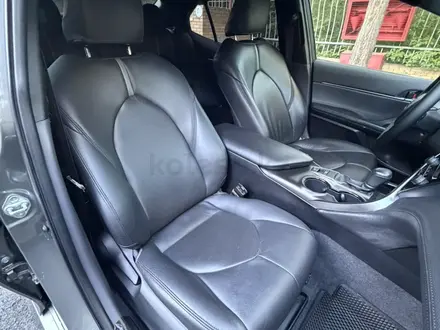 Toyota Camry 2022 года за 12 380 000 тг. в Караганда – фото 16