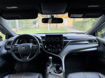 Toyota Camry 2022 года за 12 380 000 тг. в Караганда – фото 19