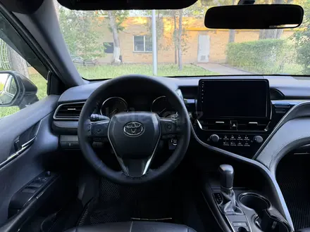 Toyota Camry 2022 года за 12 380 000 тг. в Караганда – фото 20