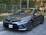 Toyota Camry 2022 года за 12 380 000 тг. в Караганда