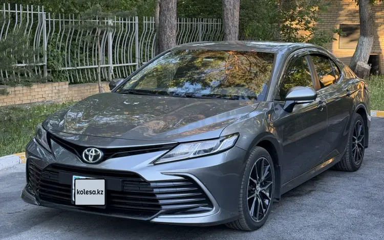 Toyota Camry 2022 года за 12 380 000 тг. в Караганда