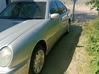 Mercedes-Benz E 320