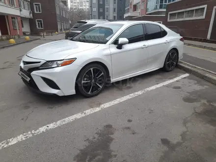 Toyota Camry 2018 года за 12 900 000 тг. в Алматы