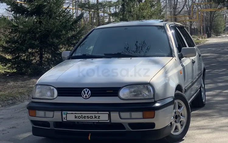 Volkswagen Golf 1994 года за 1 800 000 тг. в Алматы